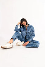 Load image into Gallery viewer, Daisy Print Denim Jacket