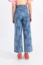 Load image into Gallery viewer, Daisy Print Denim Pants