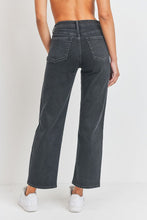 Load image into Gallery viewer, RELAXED STRAIGHT JEANS