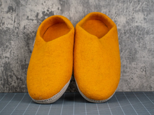 Load image into Gallery viewer, Wool Felt Slippers