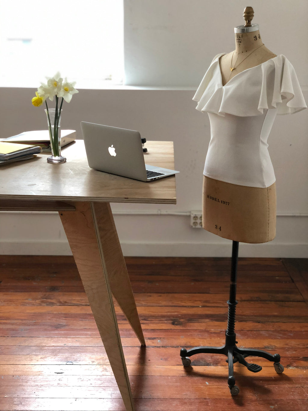 Unique Vintage 50s Off Shoulder Ruffle Top