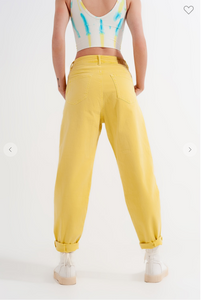 HIGH RISE MOM JEANS WITH PLEAT FRONT IN YELLOW