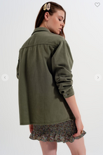 Load image into Gallery viewer, OVERSHIRT WITH POCKETS IN GREEN
