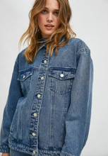 Load image into Gallery viewer, BLUE OVERSIZED DENIM JACKET