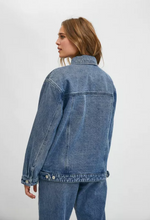 Load image into Gallery viewer, BLUE OVERSIZED DENIM JACKET