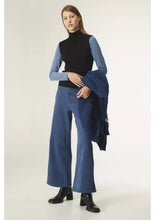 Load image into Gallery viewer, Black Sleeveless Ribbed Top