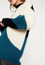 Load image into Gallery viewer, Geometric Oversized Sweater