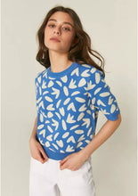 Load image into Gallery viewer, FLORAL PETAL PRINT TOP