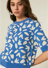 Load image into Gallery viewer, FLORAL PETAL PRINT TOP