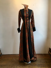Load image into Gallery viewer, 1890s Victorian Era Paisley Day Coat