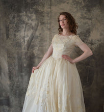 Load image into Gallery viewer, 1960s Ivory Organza Wedding Gown