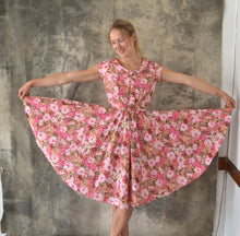 Load image into Gallery viewer, 1950s Pink Floral Dress size S