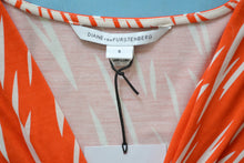 Load image into Gallery viewer, Diane Von Furstenberg Silk Dress size M