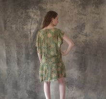 Load image into Gallery viewer, 1920s Flapper Dress in Floral Silk size S