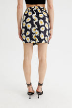 Load image into Gallery viewer, Daisy Print Shorts