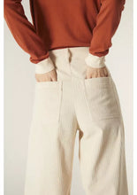 Load image into Gallery viewer, Wide Leg White Trousers